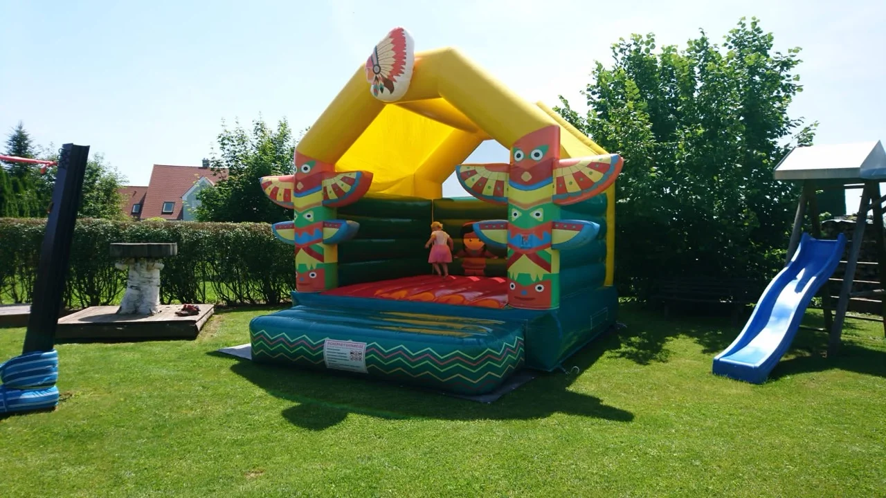 Indianer Hüpfburg für Kinderfeste
