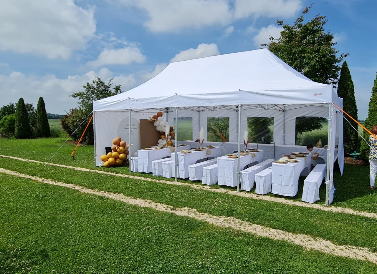 Pavillon für eine Trauung im Freien