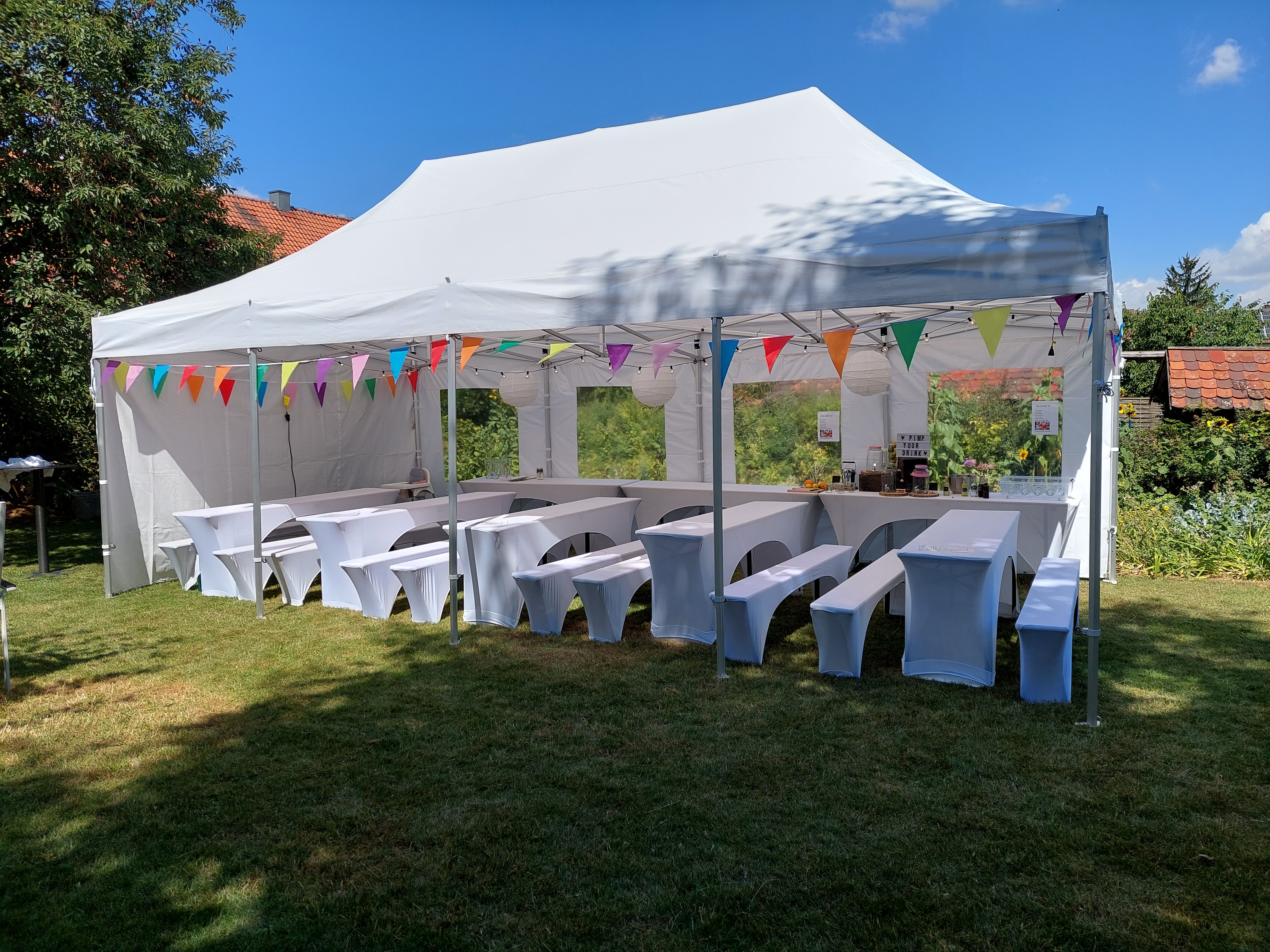 Hochzeitspaket mit Festzelt, Bierzeltgarnituren und Hussen