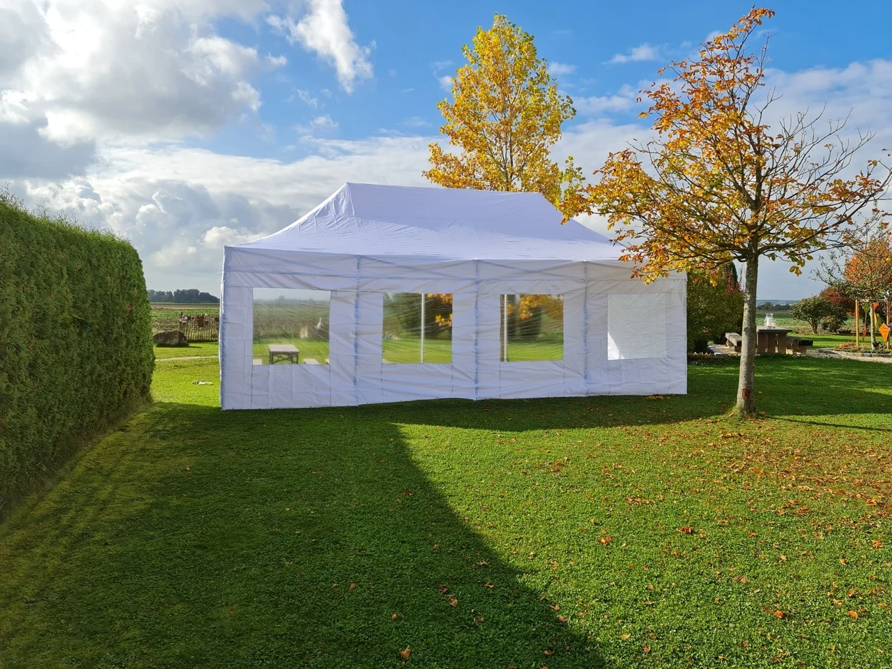 Weißer Pavillon für Events